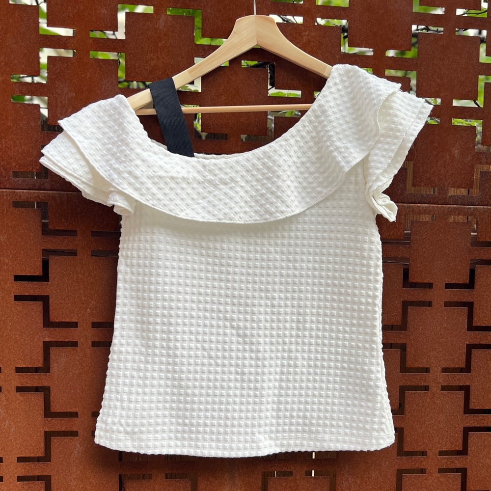 Simple and Chic Asymmetric Ruffle Sleeve Stretch Knit Top